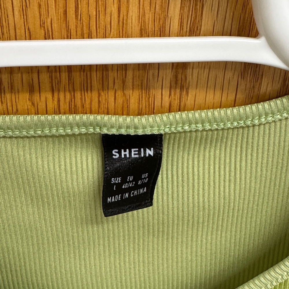 Chic Two-Tone Green Midi Dress - Picture 4 of 5